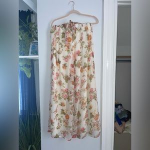 Beautiful flowy pants perfect for the spring !